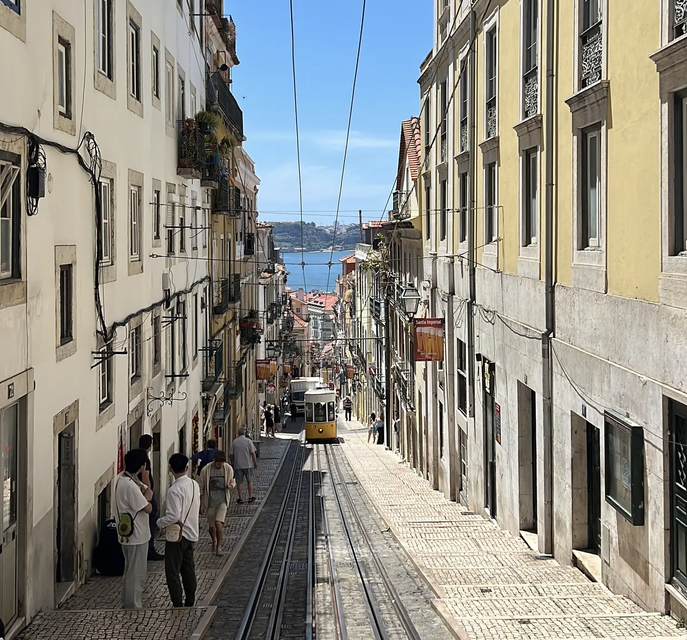 Elevador da Bica, Lisbon