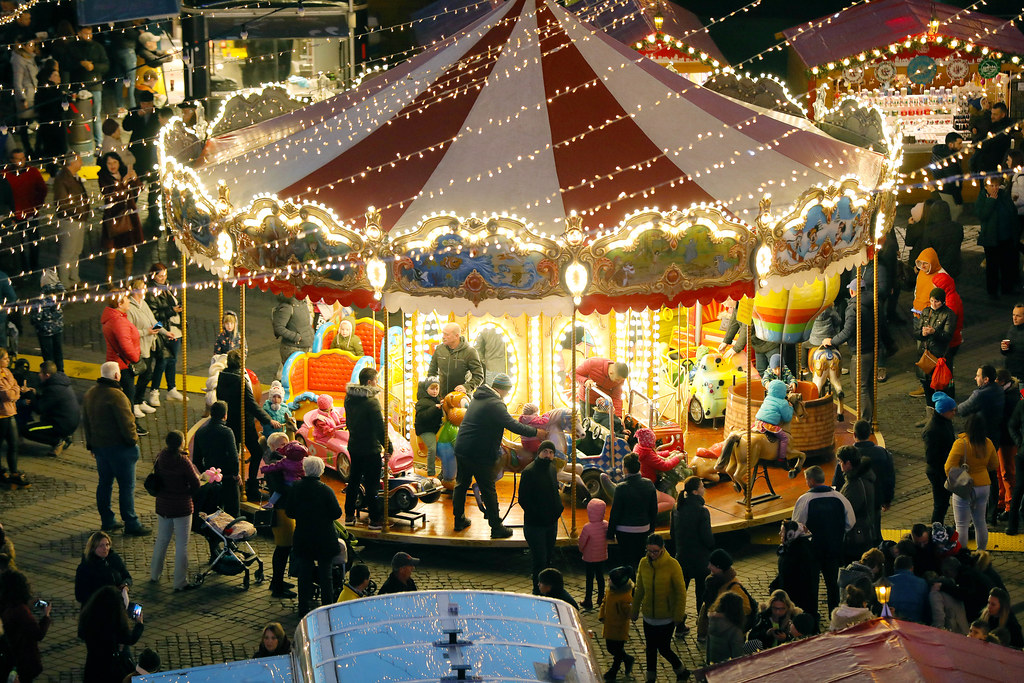 Carousel in Christmas Market @Marco Verch Flickr