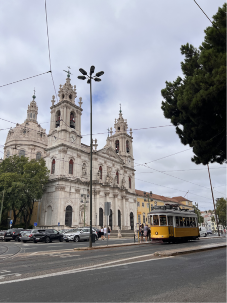 Basílica da Estrela with a yellow tram in front