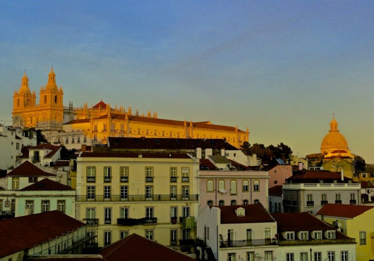 Alfama Lisbon: A Complete Tourist Guide For 2024 