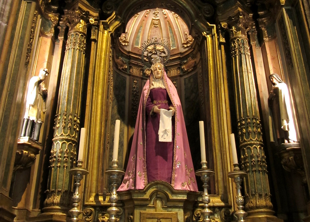 Altar-in-Santa-Maria-de-Belem-Church