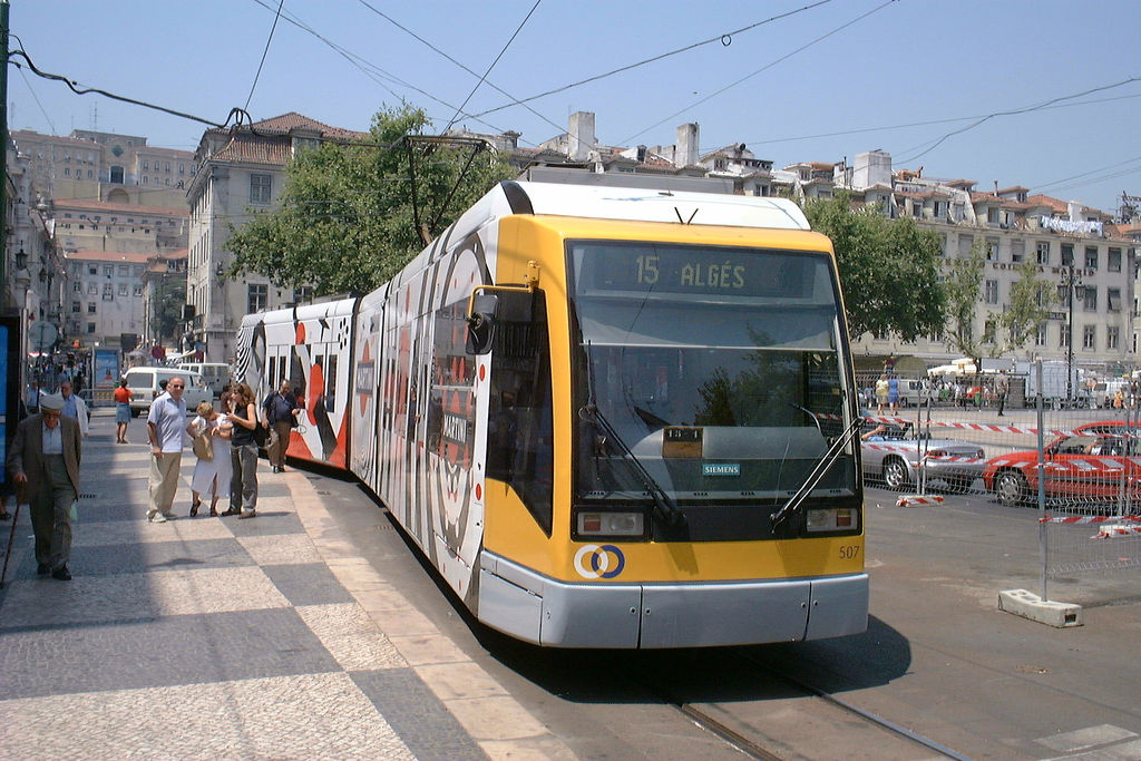 Electric_tram_in_Lisbon