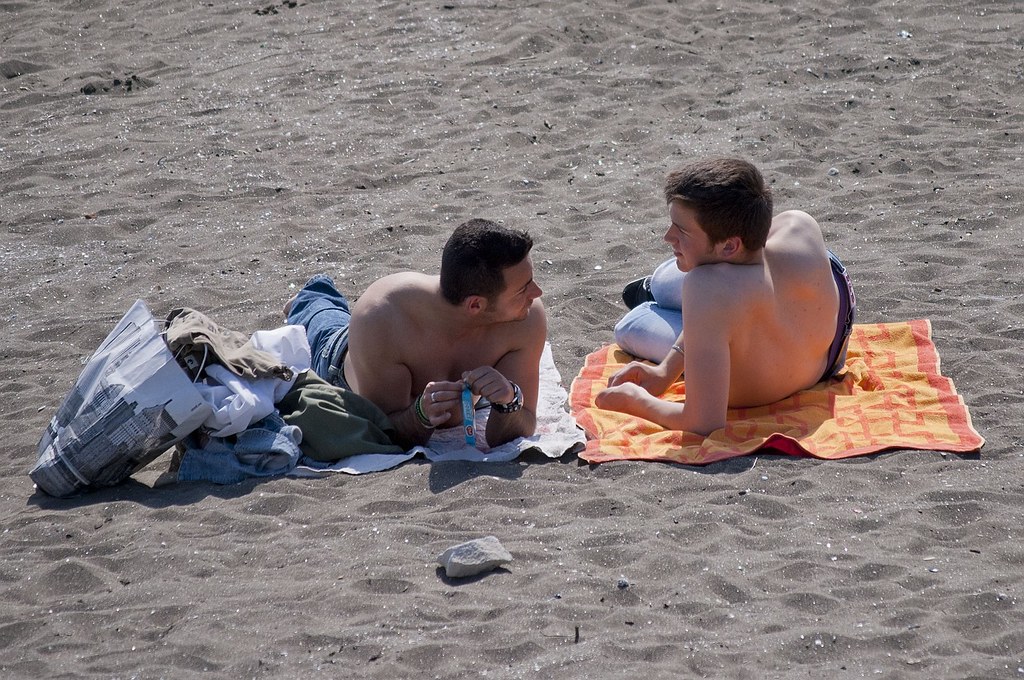 lisbon gay beaches