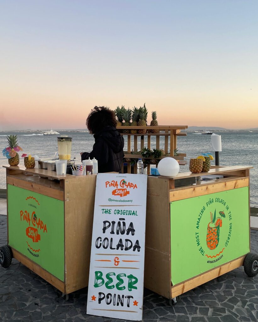 Praça do Comércio (Terreiro do Paço) in Lisbon 7 selling drinks at Avenida Ribeira das Naus