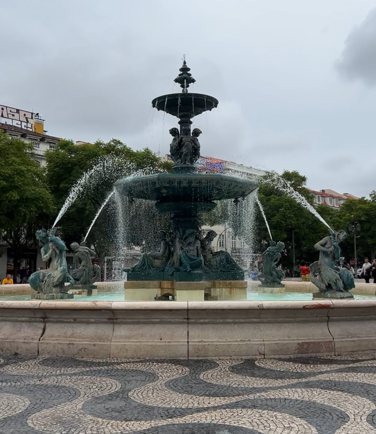 rossio-square-fountain