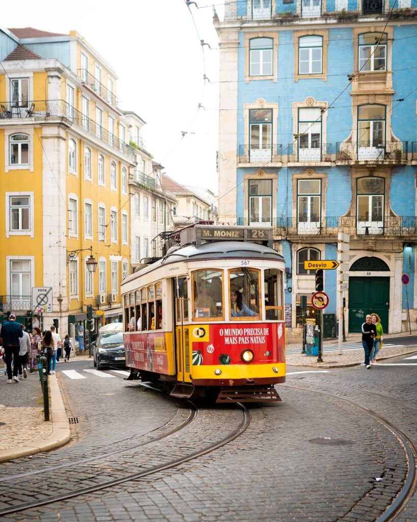 lisboa card tram in lisbon