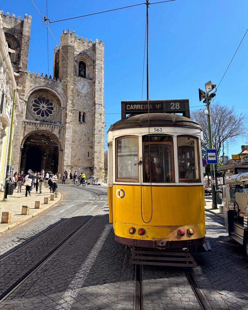 lisbon tram 28 lisbon cathedral se de lisboa