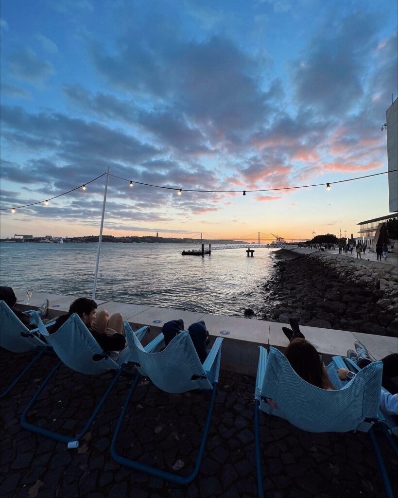 Ribeira das Naus Promenade