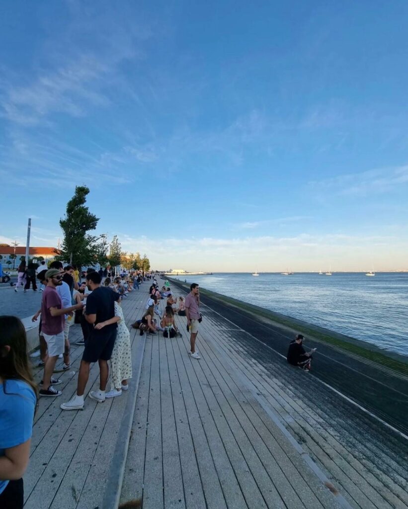 Ribeira das Naus Promenade