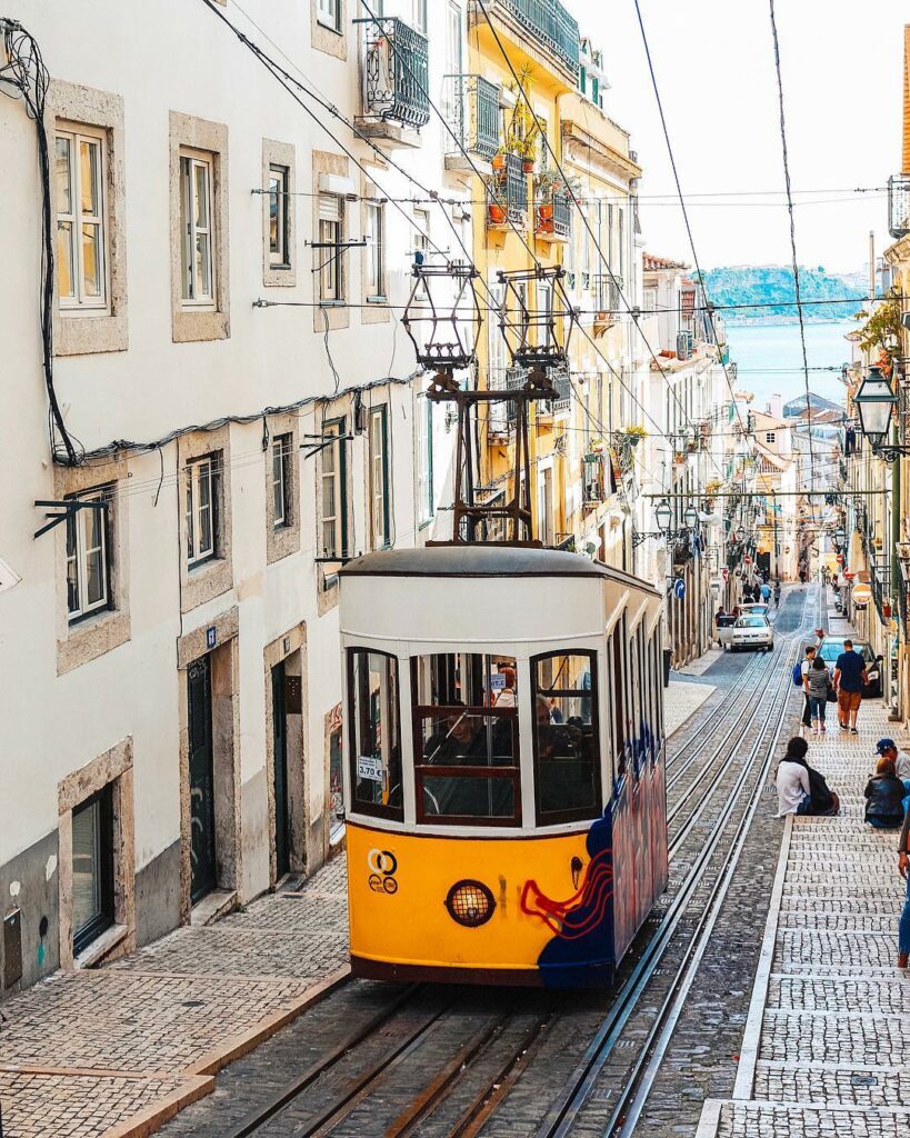 elevador da bica tagus river